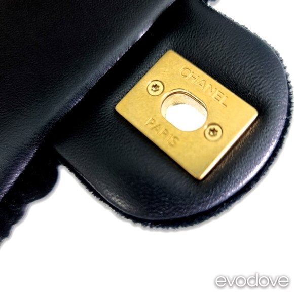 SOLD Classic Flap 2021 Cruse Collection Black & Gold Velvet Bag - Picture 3 of 16